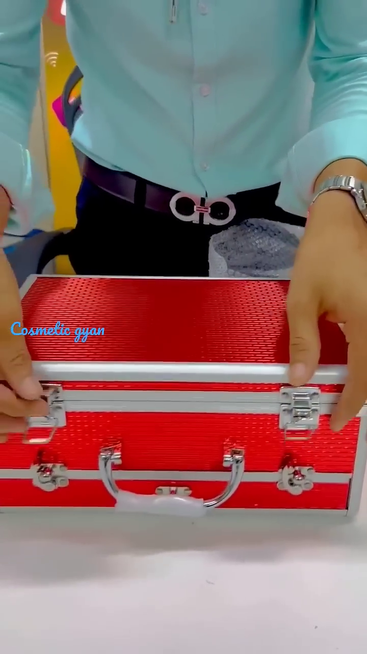 All-in-One Makeup Kit with Eyeshadows, Lipsticks, Blushes, Brushes, and Accessories in a Portable Travel Case – Perfect for Every Beauty Enthusiast