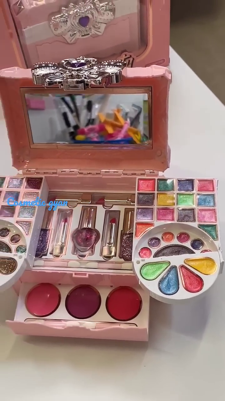 Unbox the Magic with this Sparkling Makeup Kit – A Glittery Adventure Awaits with Colorful Eyeshadows, Lipsticks, and Shimmering Powders