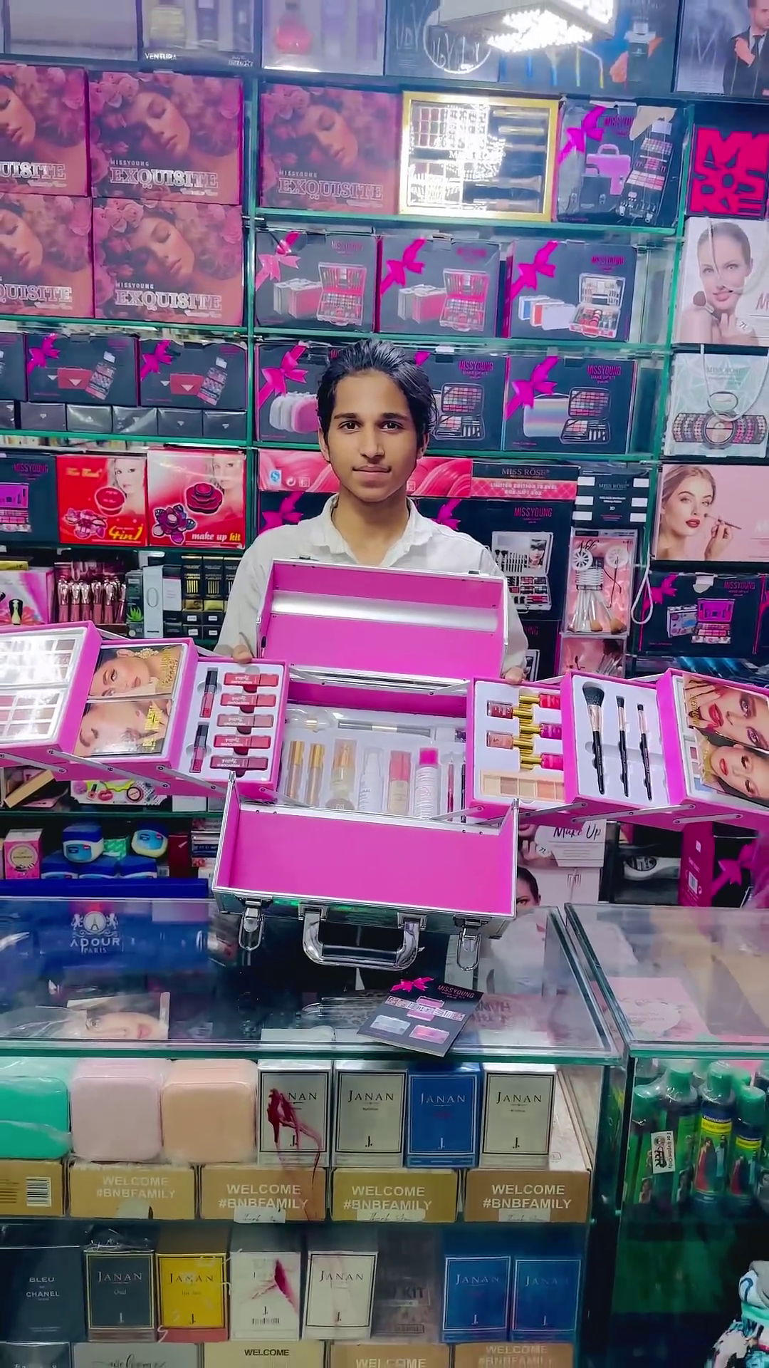 Ultimate All-in-One Professional Makeup Kit – Deluxe Glam Edition with Lipsticks, Foundations, Eyeshadows, Brushes & More