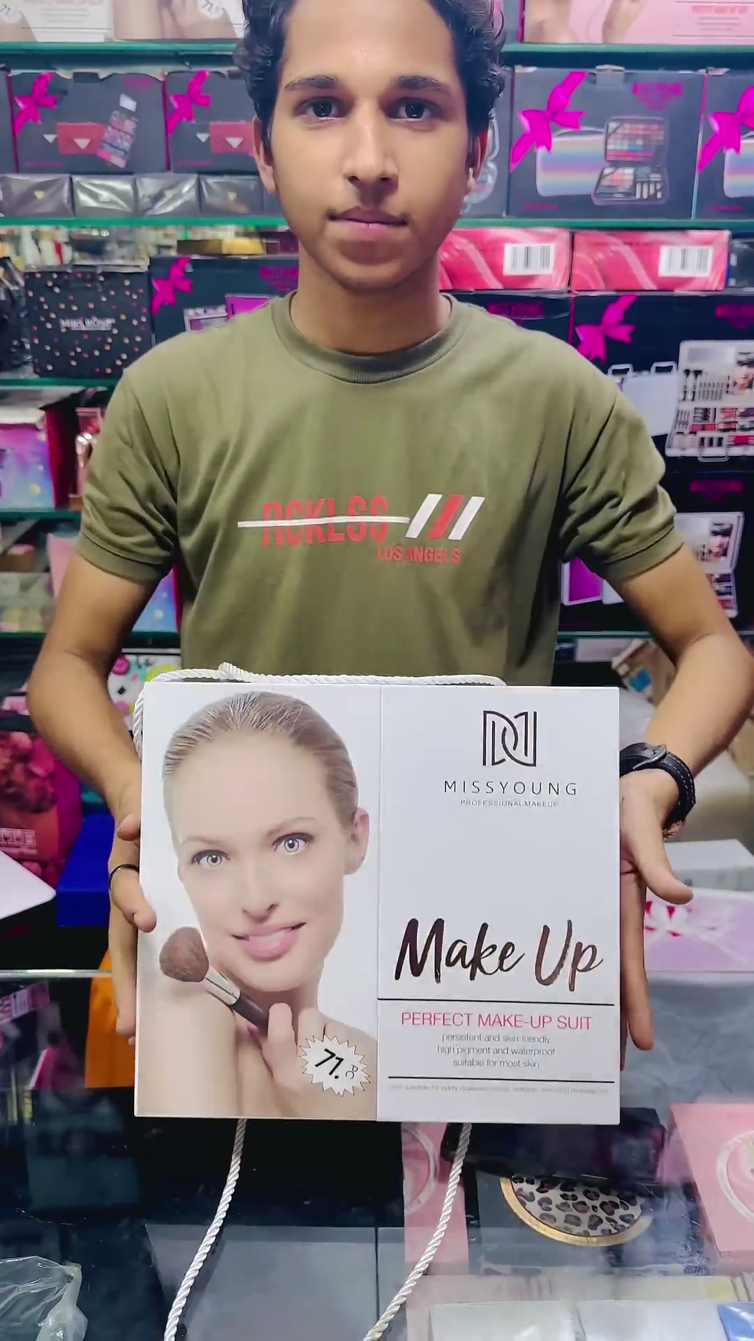 Luxury All-in-One White Makeup Gift Box – Full Professional Cosmetic Set with Eyeshadow Palettes, Lipsticks, Foundations, Highlighters, Blush, Eyeliners, and More – Ideal for Gifting and Daily Glam
