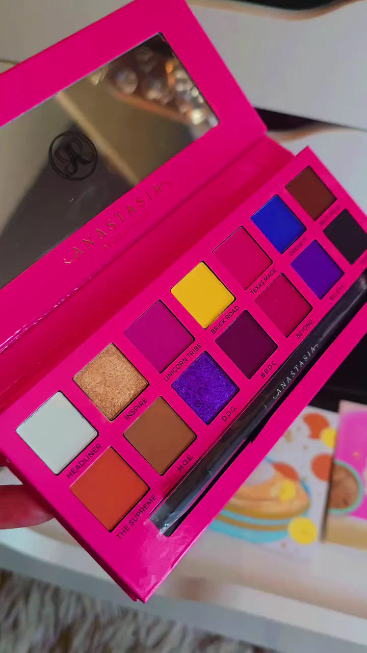 Anastasia Beverly Hills Norvina Pro Pigment Palette Vol. 1 – 25 Bold & Bright Shades with Matte, Metallic and Shimmer Finishes for Artistic Glam Look