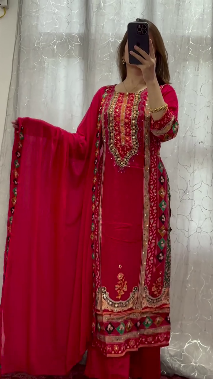 Red Embroidered Anarkali Suit with Beaded Detailing and Flared Sleeves, Paired with a Coordinated Chiffon Dupatta – Traditional Pakistani Partywear for Women
