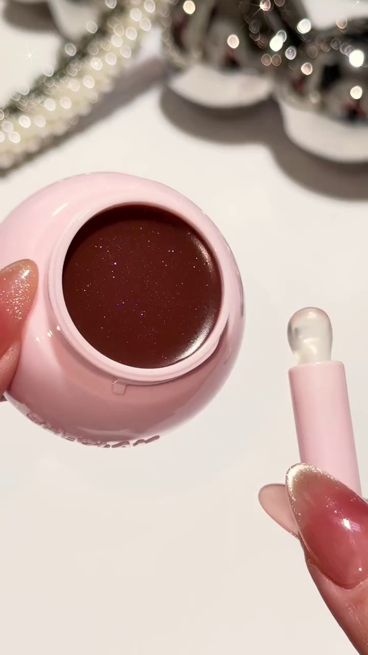 Glossy Lip Treatment Balm – Nourishing and Shiny with a Subtle Tint, Infused with Glitter for a Luxurious Finish
