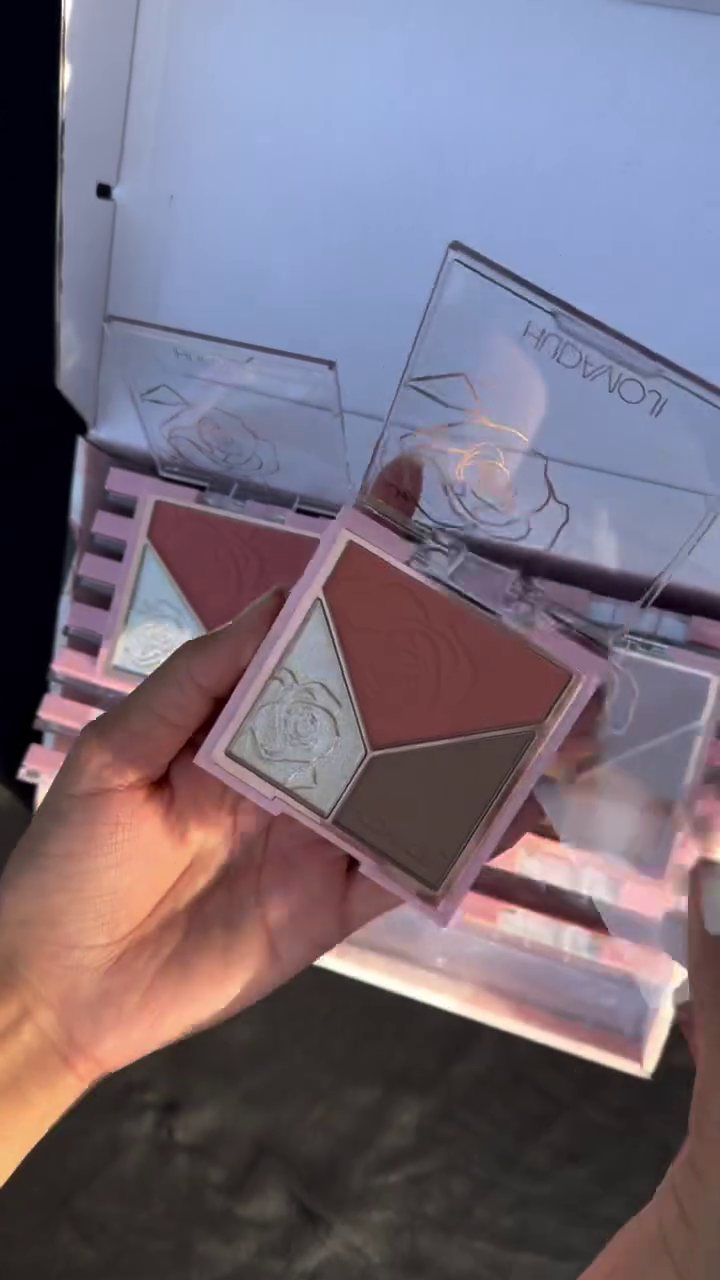 3-in-1 Blush, Highlighter & Contour Palette – Rose-Toned Shades with Rose Embossing for a Radiant, Sculpted Look