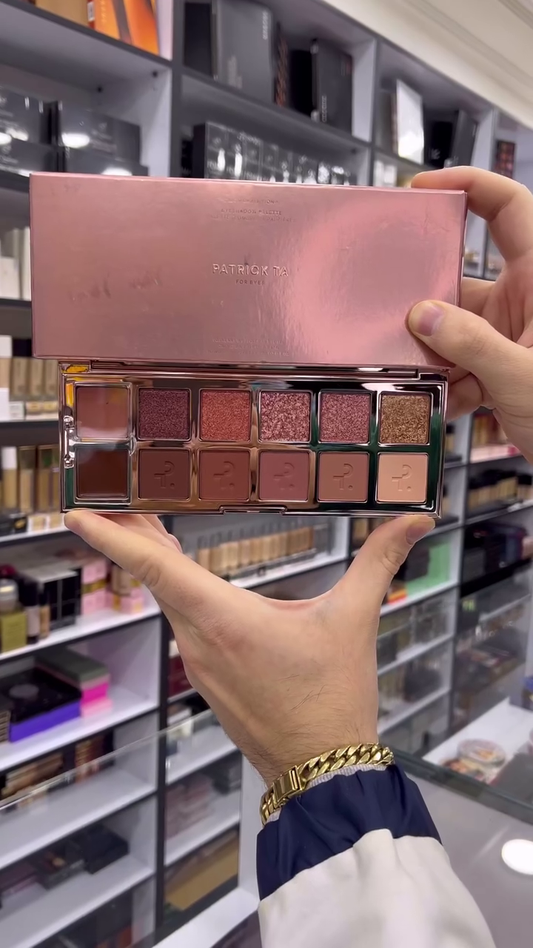 Elegant Rose Gold Eyeshadow Palette Featuring a Mix of Matte, Shimmer, and Glitter Shades in Warm Tones for Sophisticated Eye Looks