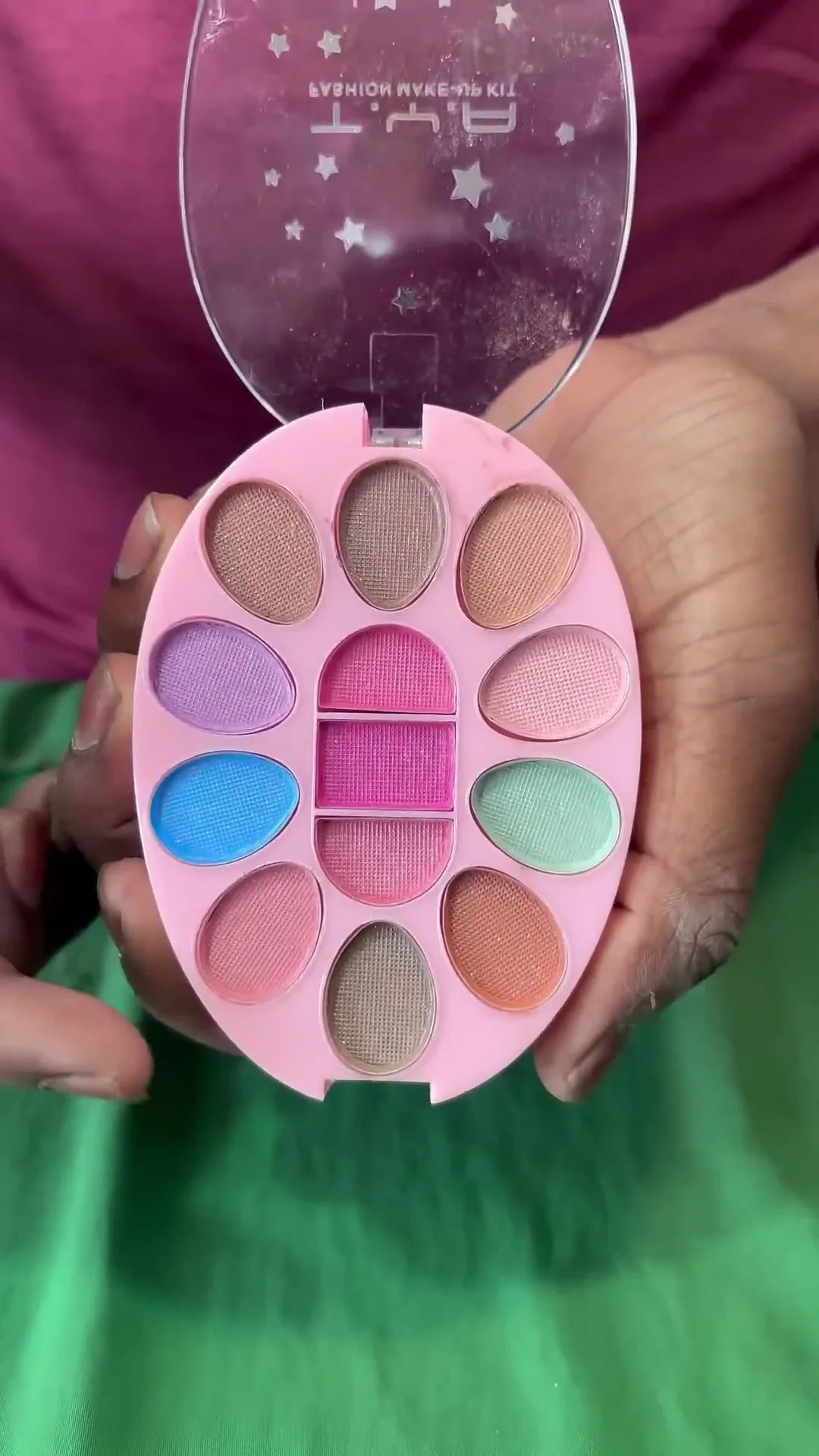 Multicolor Eyeshadow Palette with Vibrant Shades for Bold, Stunning Makeup Looks – Includes Matte, Shimmer, and Glitter Shades for Day and Night Glam