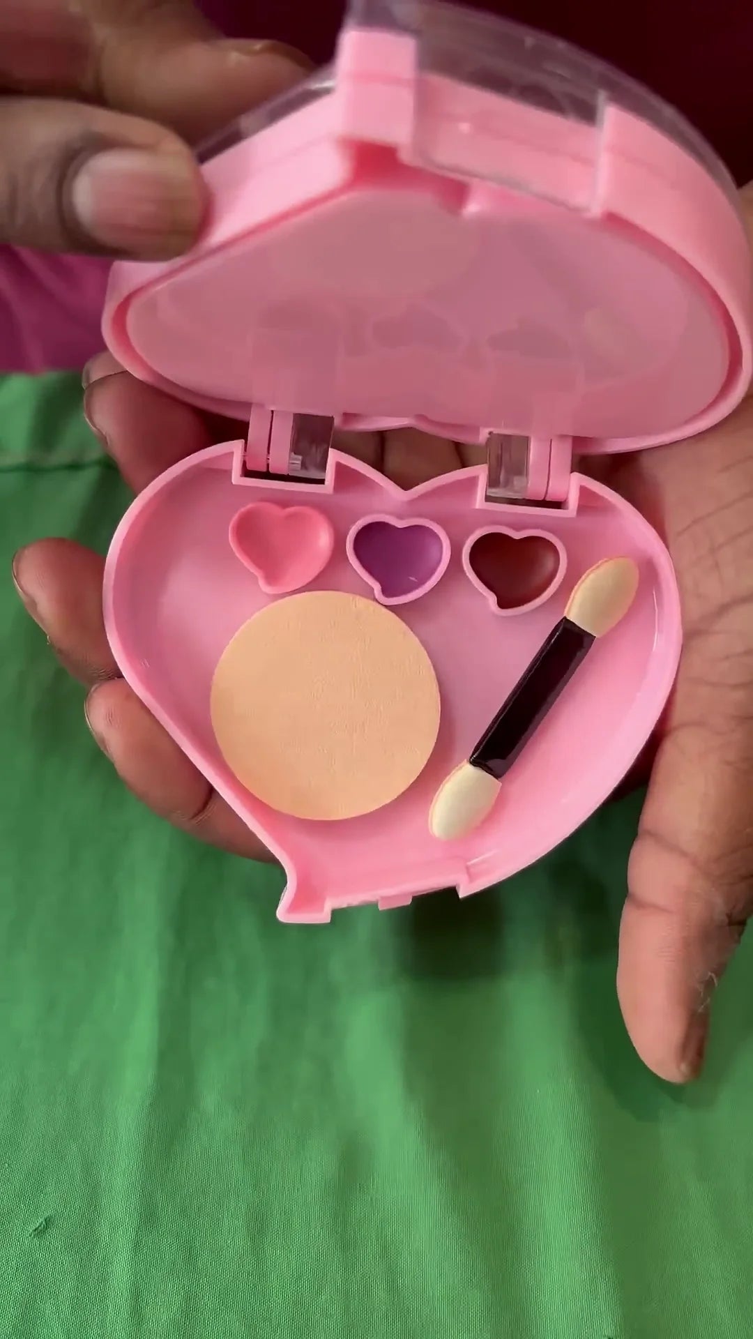 Colorful Heart-Shaped Eyeshadow Palette with 9 Vibrant Shades for a Fun and Bold Look – Perfect for Kids and Teens