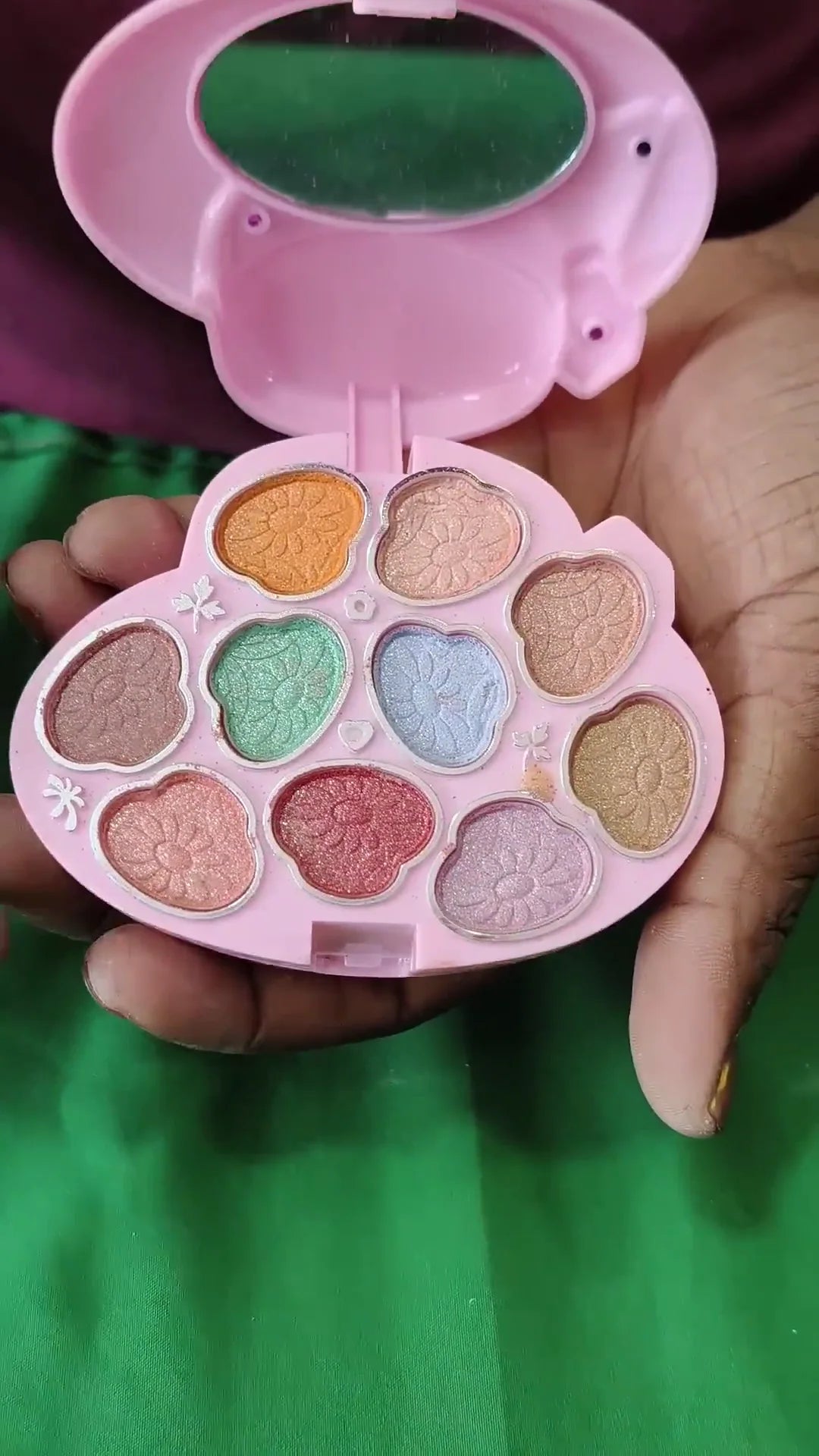 Bright and Sparkly 9-Color Eyeshadow Palette in Heart Shape with Shimmering Shades – Perfect for Fun and Colorful Looks