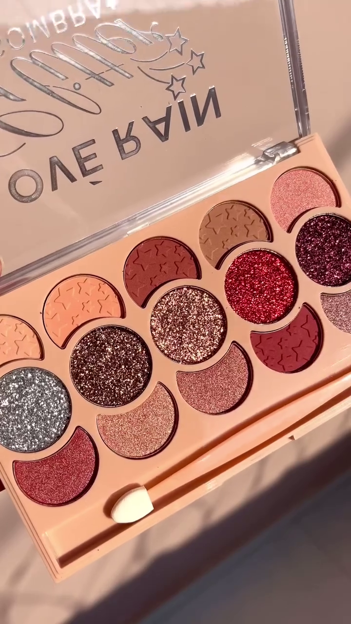 Red and Gold Eyeshadow Palette with Sparkling Glitter and Smooth Matte Shades – Perfect for Glamorous and Festive Eye Looks