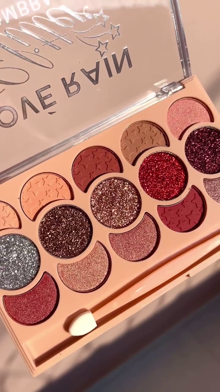 Red and Gold Eyeshadow Palette with Sparkling Glitter and Smooth Matte Shades – Perfect for Glamorous and Festive Eye Looks
