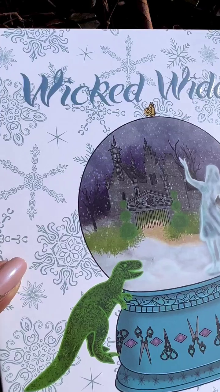 Enchanting Winter-Inspired Eyeshadow Palette with 15 Shades – Featuring Sparkling Blues, Greens, Purples, and Glitters