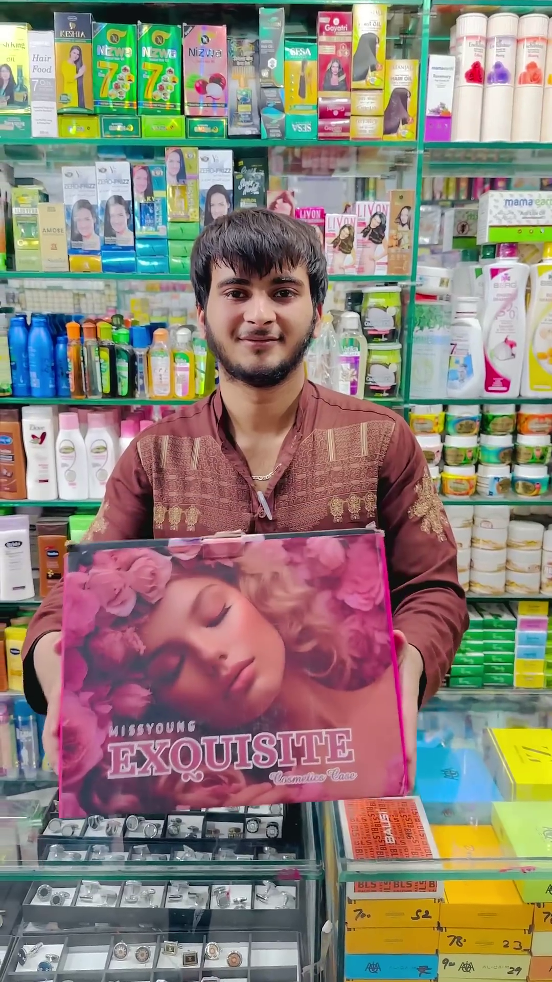 Professional Makeup Kit – Complete 3D Eyeshadow Palette with 180 Vibrant Shades, Full Set of Brushes, Eyeliner, Lip Gloss, and Compact for Flawless Makeup Looks, Perfect for Beginners and Professionals