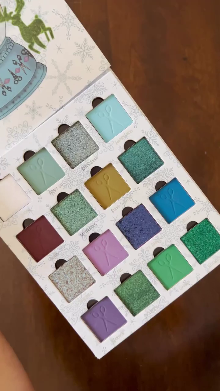 Winter Wonderland Eyeshadow Palette with 15 Stunning Shades – Featuring Snowy Whites, Emerald Greens, Deep Blues, and Rich Purples