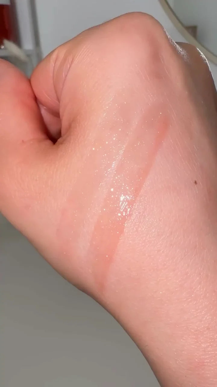 Dual Lip Oil Set with Honey Infused Hydrating Lip Oil and Shimmering Gloss for Soft, Smooth Lips, Featuring a Glowing Finish for a Healthy and Luscious Look