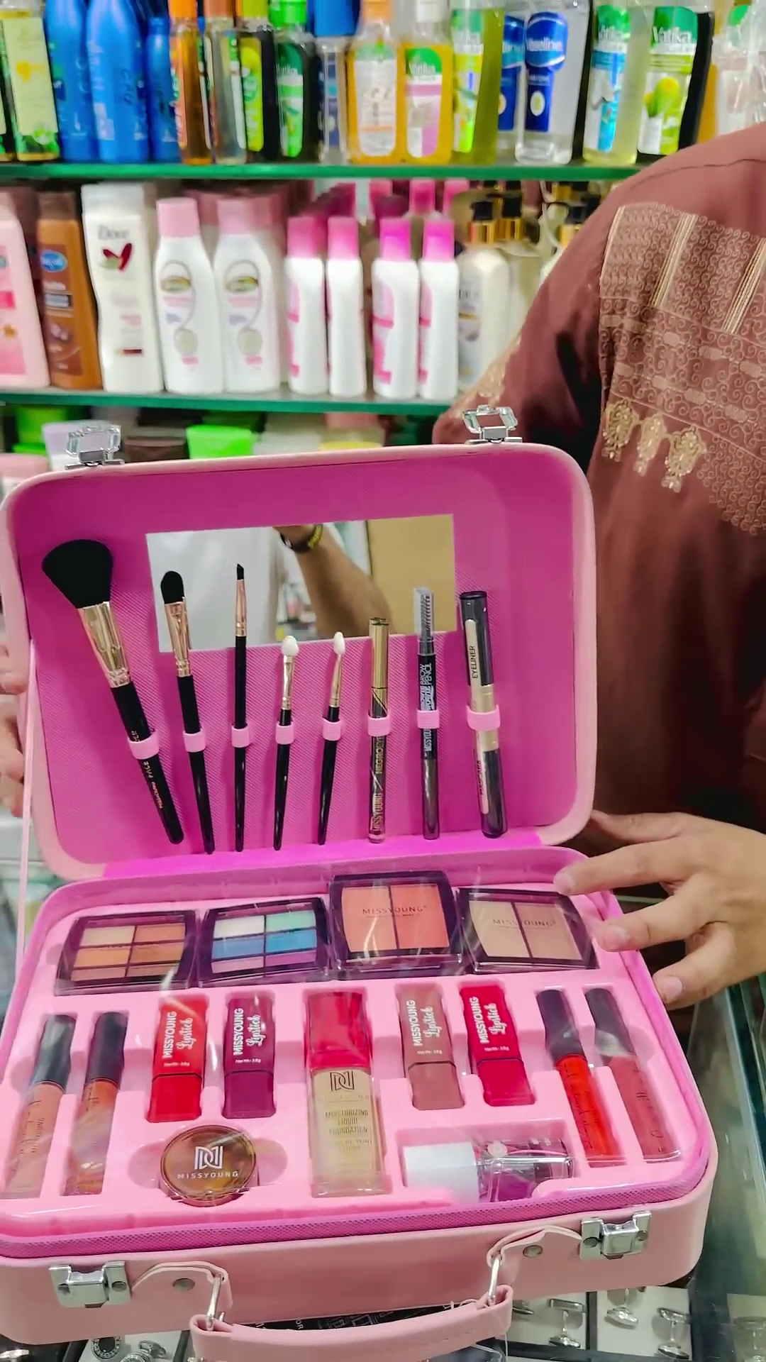 Complete Makeup Kit with Brushes, Lipsticks, Eyeshadows, Foundation, and More – Compact and Stylish Storage Case with Mirror for Convenient Application and On-the-Go Use.