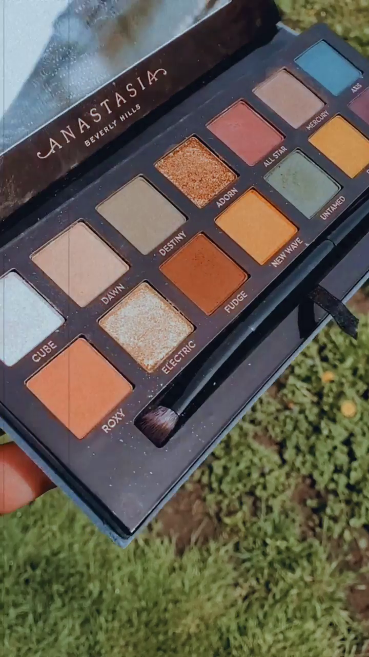 14-Color Professional Eyeshadow Palette with Warm Neutral Orange Gold Green Blue Matte and Metallic Shimmer Shades for Creative Bold Glam Natural Everyday and Dramatic Eye Makeup Looks