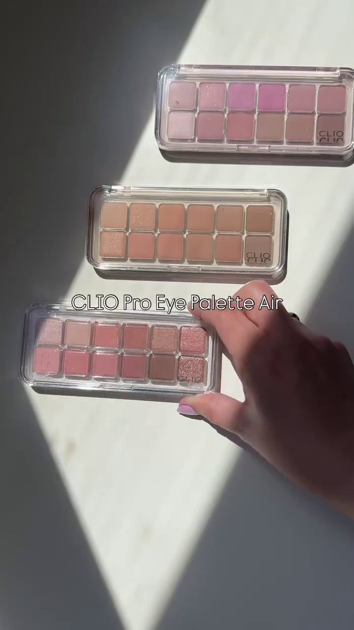 CLIO Pro Eye Palette Air – 10-Color Lightweight Eyeshadow Palette | Nude, Pink & Shimmer Shades for Soft Glam & Everyday Makeup