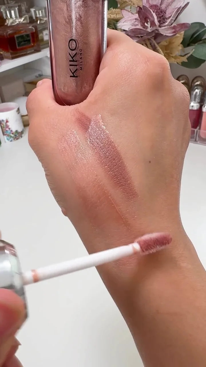 Creamy Comfort Lip Liner and Shimmering Lip Gloss Set, Featuring a Smooth, Long-Lasting Formula for Defining and Plumping Lips, Perfect for a Natural, Glowy Look