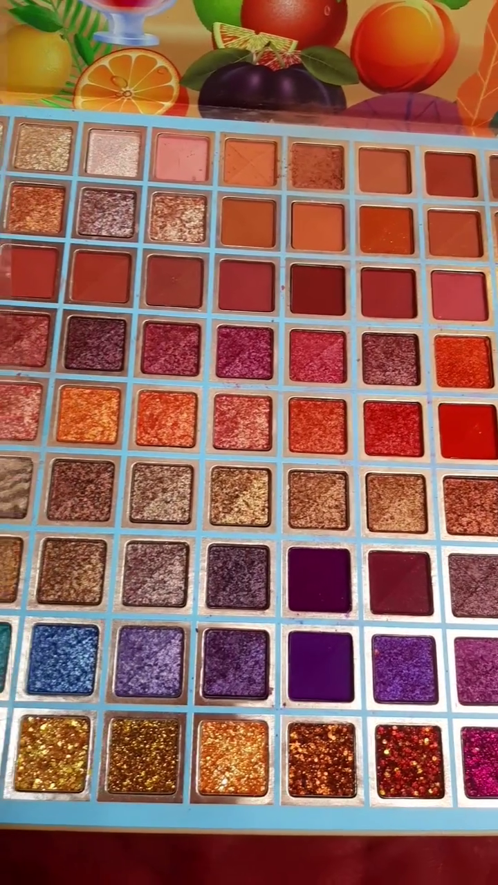 40-Color Eyeshadow Palette – A Mix of Matte, Shimmer, and Glitter Shades in Bold Reds, Purples, Oranges, and Blues for Stunning Eye Looks