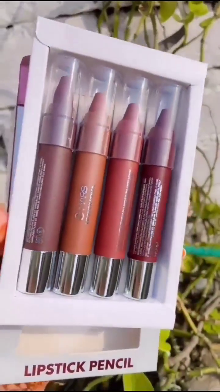 Set of 4 Lipstick Pencils in Gorgeous Shades – Smooth Finish, Long-lasting Wear, and Easy Application for a Perfect Pout