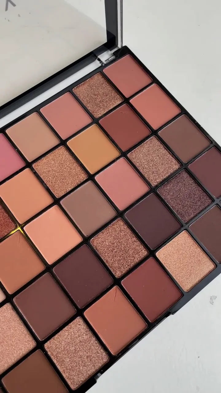 Chic Professional Makeup Kit – All-in-One Elegant Beauty Collection