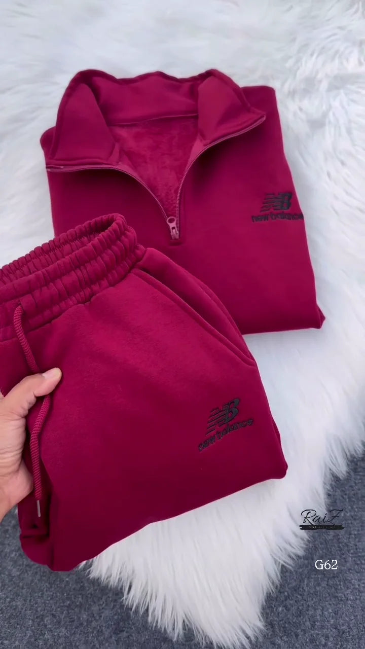 Casual Two-Piece Winter Tracksuit with Quarter Zip Sweatshirt and Relaxed Fit Pants