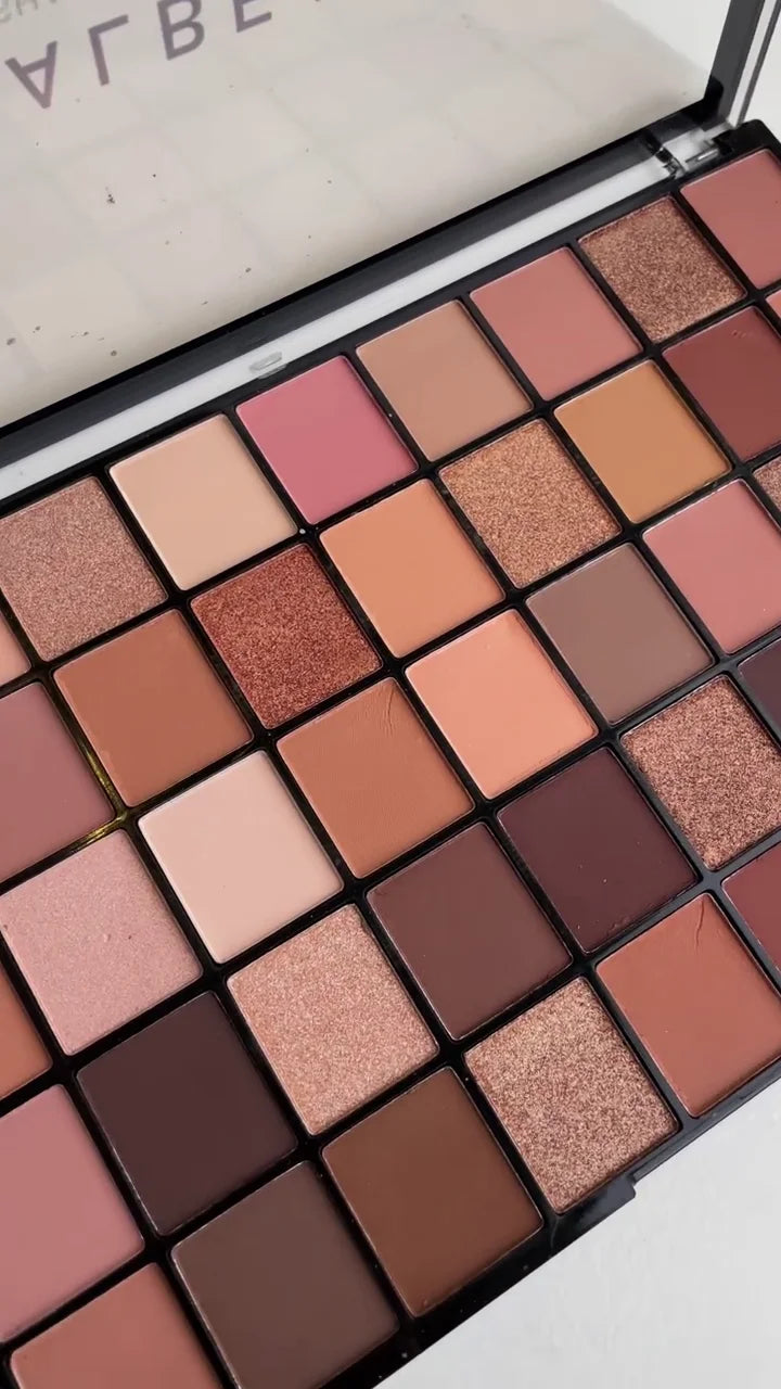 Chic Professional Makeup Kit – All-in-One Elegant Beauty Collection