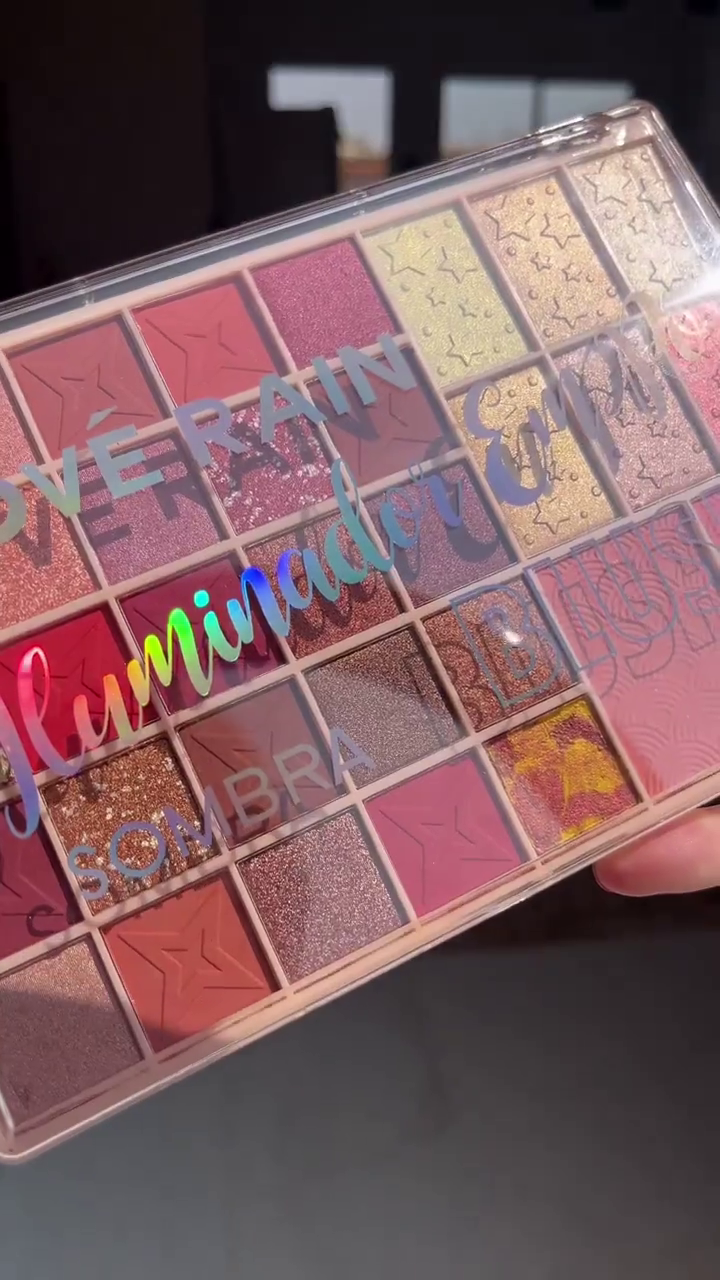 Red and Gold Eyeshadow Palette with Matte, Shimmer, and Metallic Shades – Perfect for Bold, Glamorous Eye Makeup Looks