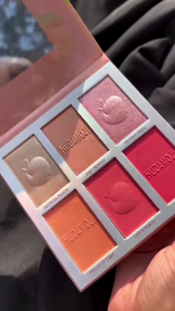 Huda Beauty 6-Color Peach Blush and Highlighter Palette with Smooth Matte and Shimmer Finishes for a Fresh, Radiant Glow