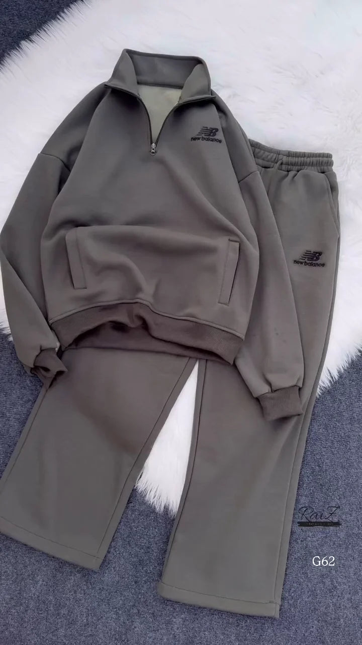 Casual Two-Piece Winter Tracksuit with Quarter Zip Sweatshirt and Relaxed Fit Pants