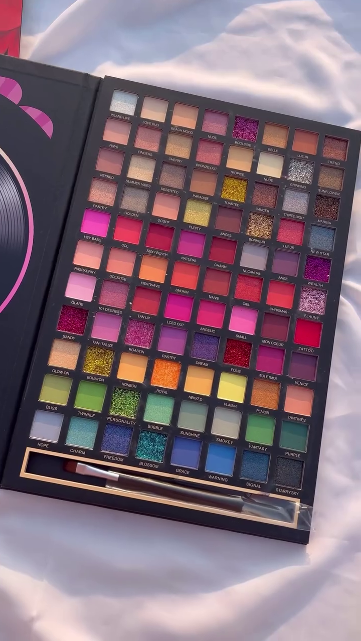 ChatGPT said: This is a vibrant and colorful eyeshadow palette with a wide variety of shades, ranging from neutral tones to bright, bold colors, including glitters and matte finishes. Perfect for creating diverse eye looks!