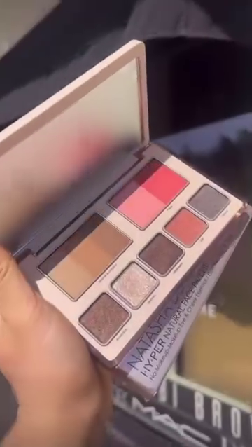 All-in-One Natural Face Palette with Contour, Blush, and Stunning Eyeshadows – Versatile Shades for a Flawless Makeup Look