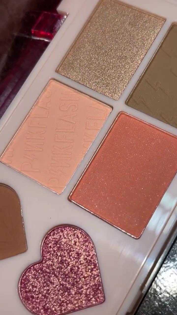 Pink Heart-Shaped Eyeshadow Palette with Glitter, Matte, and Shimmer Shades – Versatile Colors for Everyday and Glam Makeup Looks