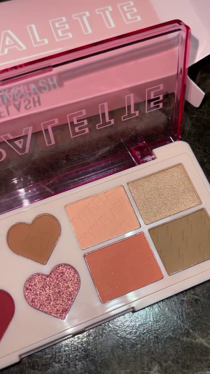 Pink Heart-Shaped Eyeshadow Palette with Glitter, Matte, and Shimmer Shades – Versatile Colors for Everyday and Glam Makeup Looks