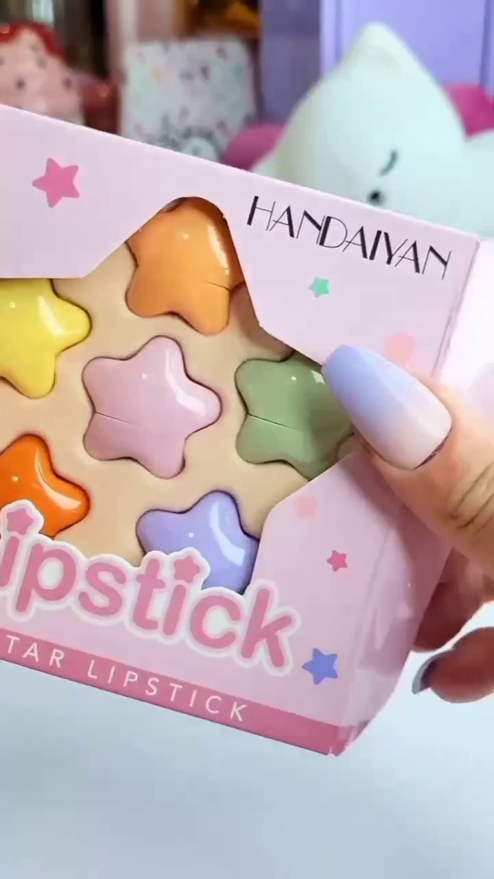 Handaiyan Star Lipstick Set – Multi-Color Creamy Lipsticks in Cute Star-Shaped Tubes, Smooth Blendable Texture with Bold Pigmentation, Ideal for Kids, Teens, and Kawaii Makeup Lovers