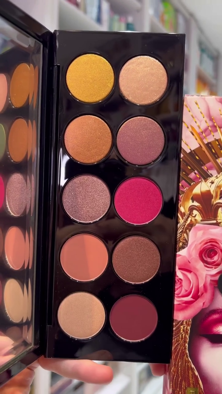 Luxury Professional Eyeshadow Palette with 10 Highly Pigmented Shades – Featuring a Mix of Matte, Shimmer, and Metallic Finishes in Bold Pinks, Warm Neutrals, and Rich Golden Tones