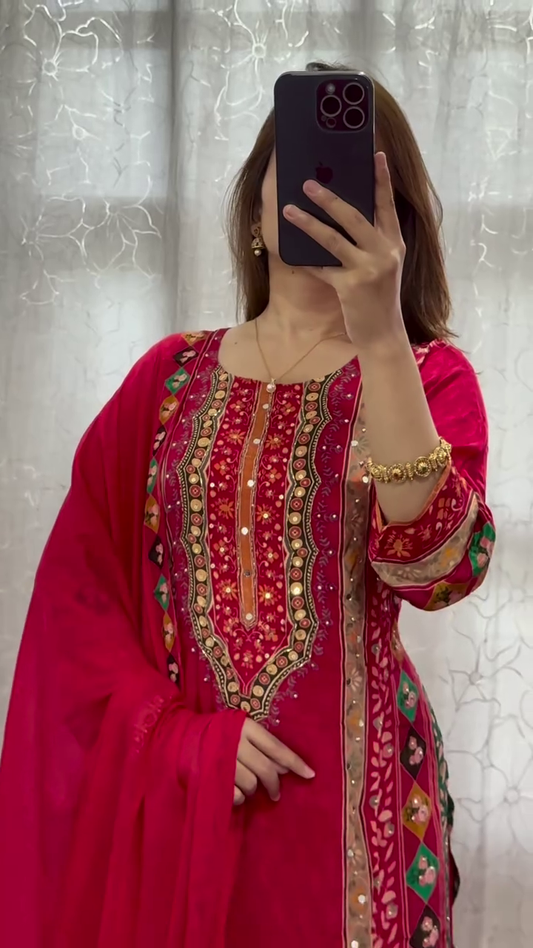 Red Embroidered Anarkali Suit with Beaded Detailing and Flared Sleeves, Paired with a Coordinated Chiffon Dupatta – Traditional Pakistani Partywear for Women