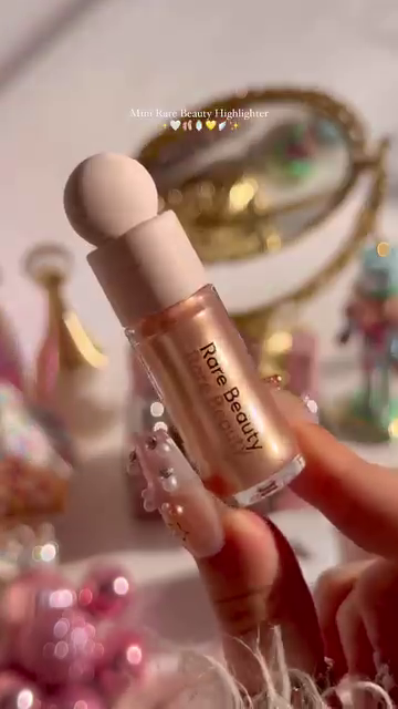 Lightweight Formula for a Natural, Radiant Glow. Perfect for Highlighting High Points of the Face and Achieving a Dewy Finish.