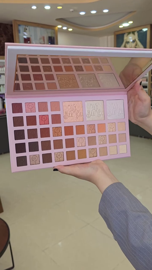 Stunning 40-Shade Eyeshadow Palette with Rich Browns, Warm Neutrals, and Glowing Highlighters – Featuring Matte, Shimmer, and Glitter Finishes for Everyday and Glam Looks