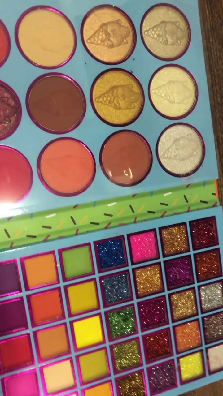 Colorful Makeup Palette with Highlighters, Blushes, and Bold Glitter Eyeshadows – Featuring Vibrant Pink, Green, Yellow, and Orange Shades for Stunning Looks