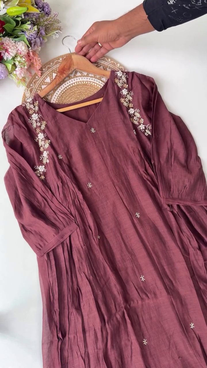 Maroon Embroidered Kurta with Delicate Floral Detailing and Matching Sheer Dupatta – Perfect for Traditional and Festive Occasions