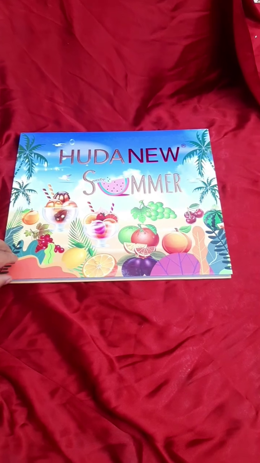 40-Color Eyeshadow Palette – A Mix of Matte, Shimmer, and Glitter Shades in Bold Reds, Purples, Oranges, and Blues for Stunning Eye Looks