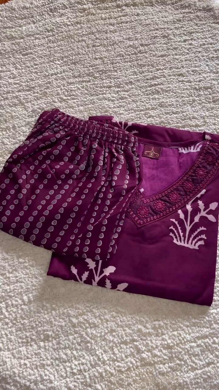 Stylish Purple and Floral Printed Kurta Sets with Matching Bottoms, Comfortable and Trendy for Casual Wear