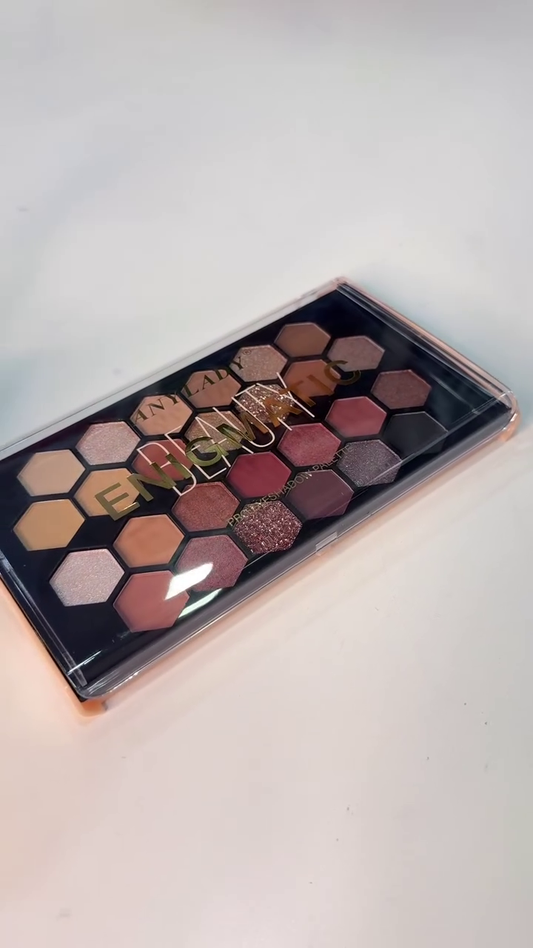 Honeycomb Eyeshadow Palette with Matte and Glittery Shades in Warm Neutrals and Bold Reds – Perfect for Day and Night Looks