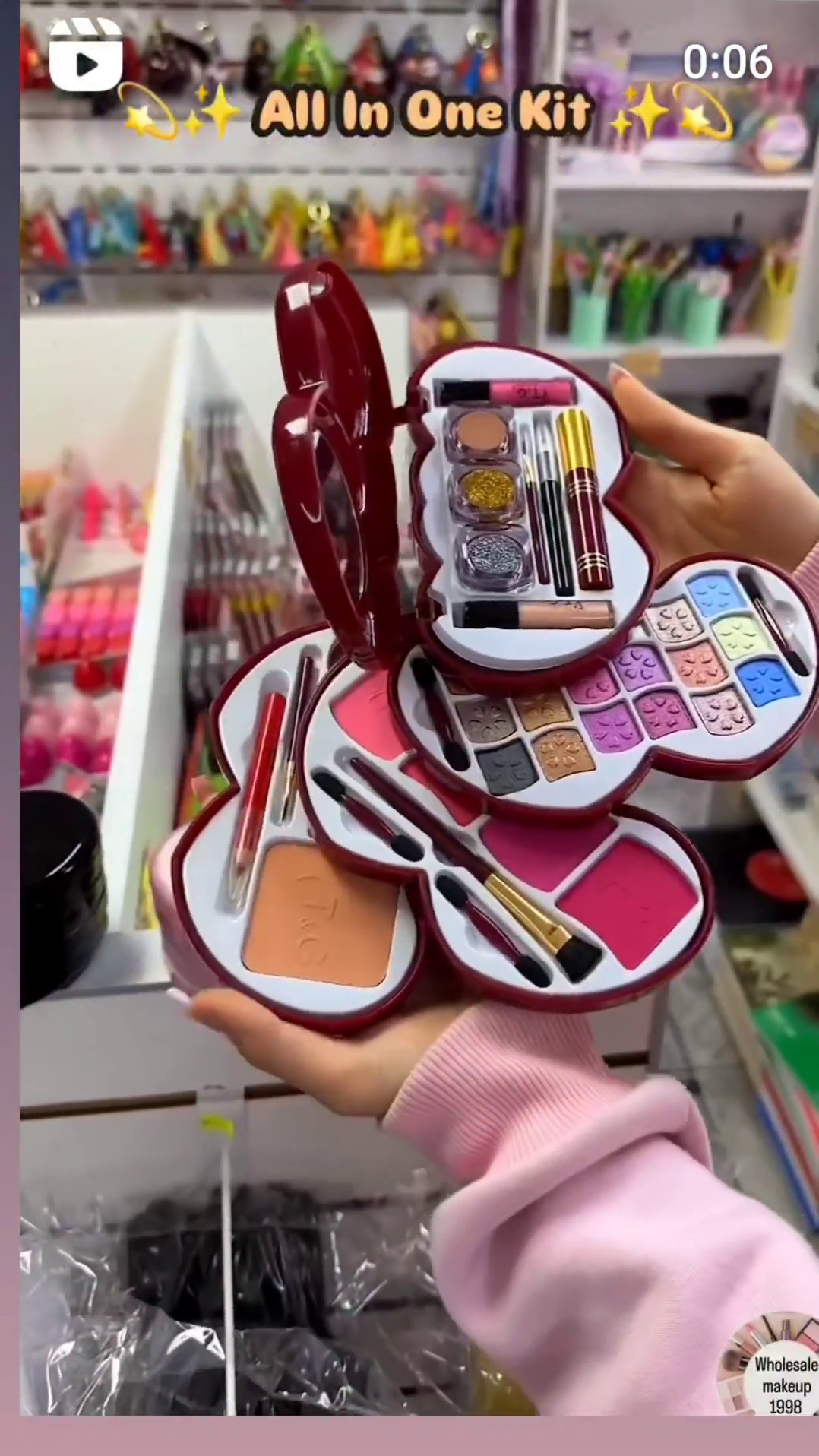 All-in-One Makeup Kit – Includes Eyeshadows, Lipsticks, Blush, Highlighter, Eyeliners, and Brushes, Compact and Travel-Friendly Design