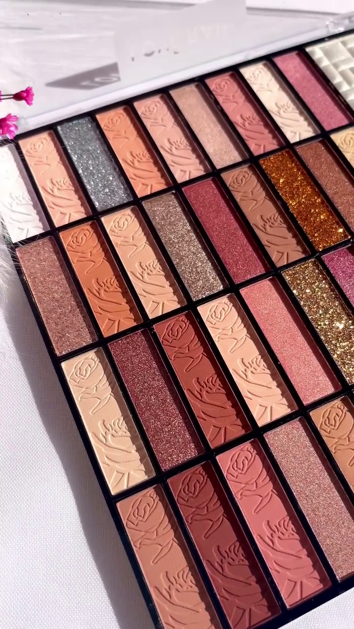 Rose-Inspired 35-Color Eyeshadow Palette with Matte, Shimmer, and Glitter Shades – Perfect for Soft and Bold Eye Makeup Looks