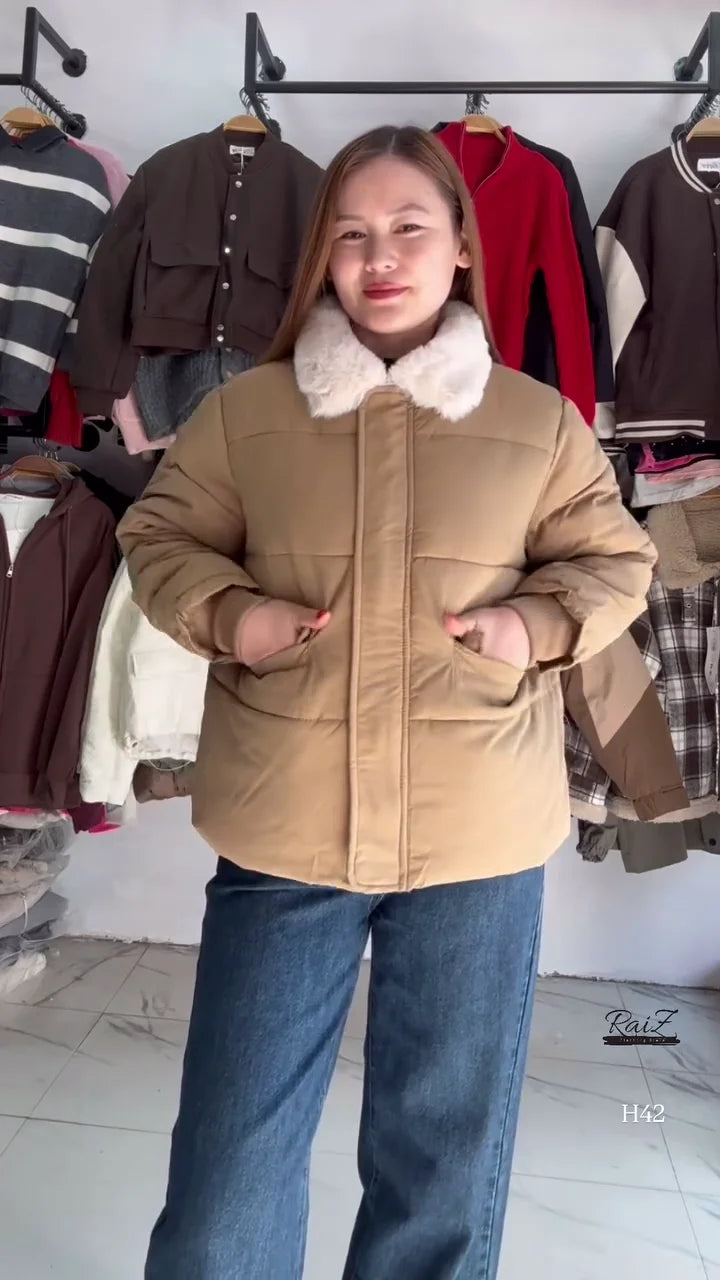 Elegant Winter Puffer Coat with Soft Plush Collar – Cozy Insulated Jacket with Large Front Pockets and Smooth Zipper Closure