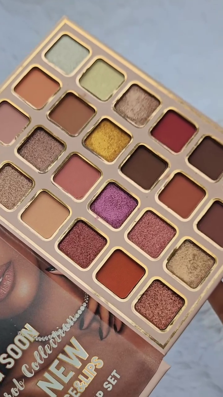 Professional 24-Color Eyeshadow Palette – Matte & Shimmer Shades for Day & Night Makeup Looks