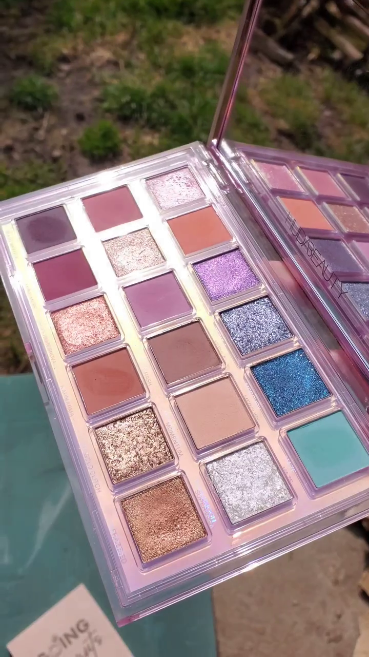 Multi-Finish Eyeshadow Palette Featuring a Vibrant Mix of Matte, Metallic, Shimmer, and Glitter Shades in Bold Jewel Tones, Soft Pastels, and Versatile Neutrals for Creative and Glamorous Eye Looks
