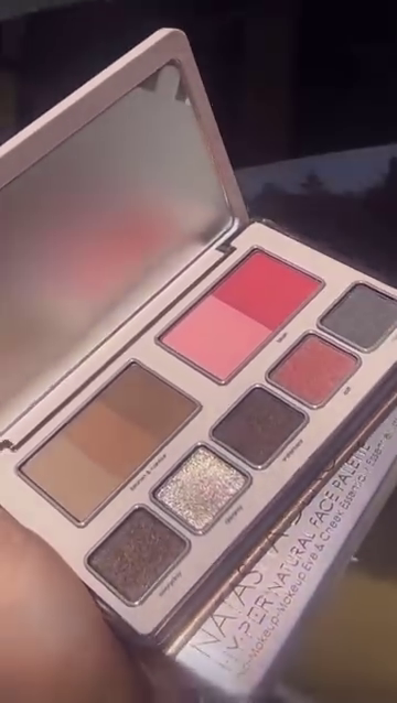 All-in-One Natural Face Palette with Contour, Blush, and Stunning Eyeshadows – Versatile Shades for a Flawless Makeup Look